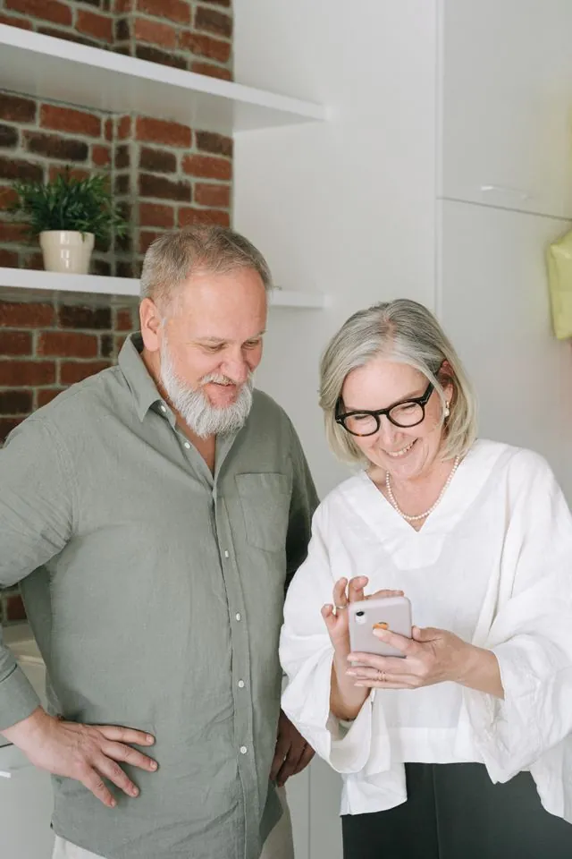 Couple seniors heureux assurance emprunteur - Altance